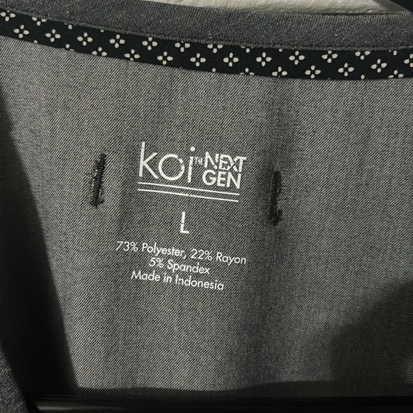 Koi Men’s Scrub Set (Grey) - Picture 2 of 6